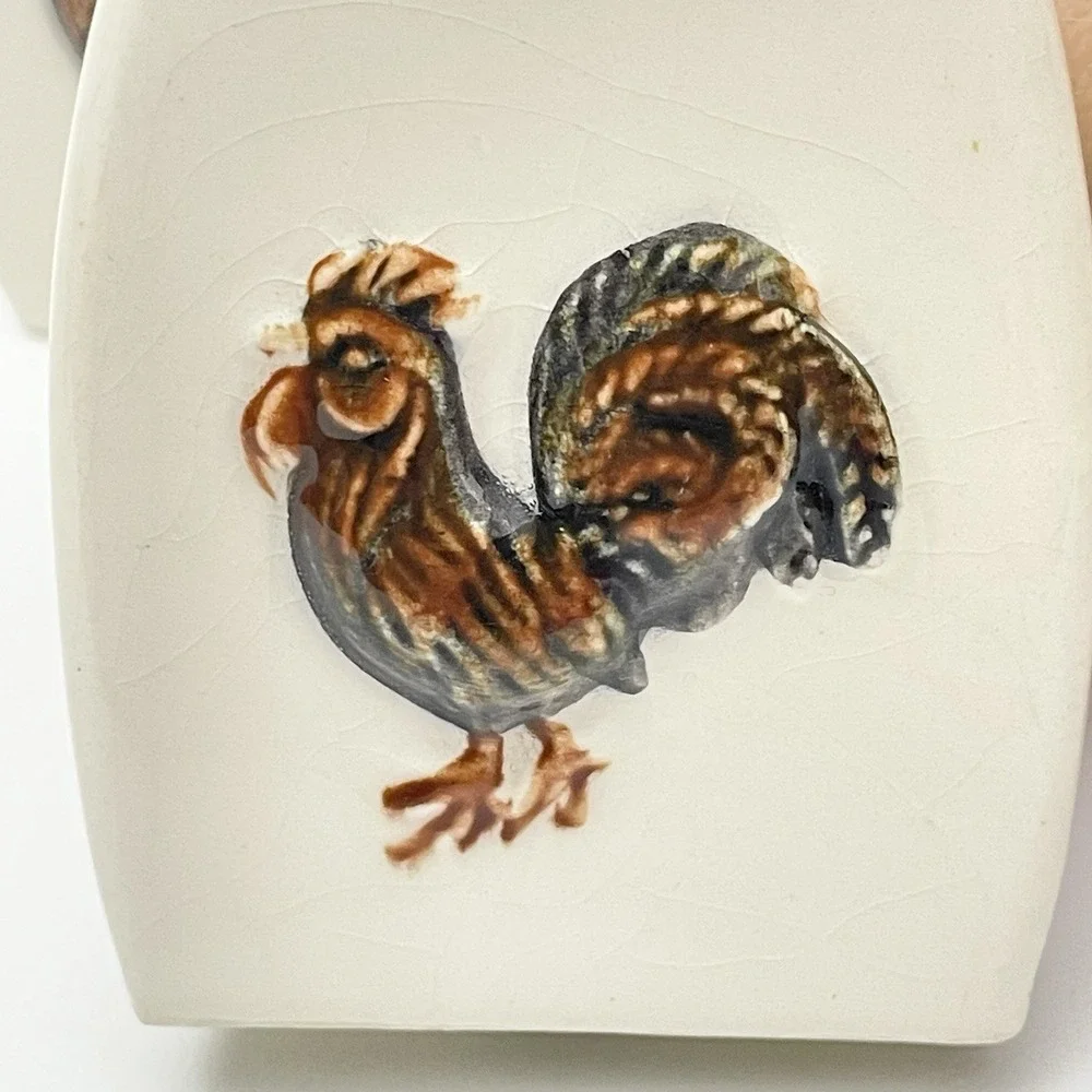 Artmark Farmhouse Roosters Chickens Iron Salt & Pepper Shakers Farmhouse Ceramic